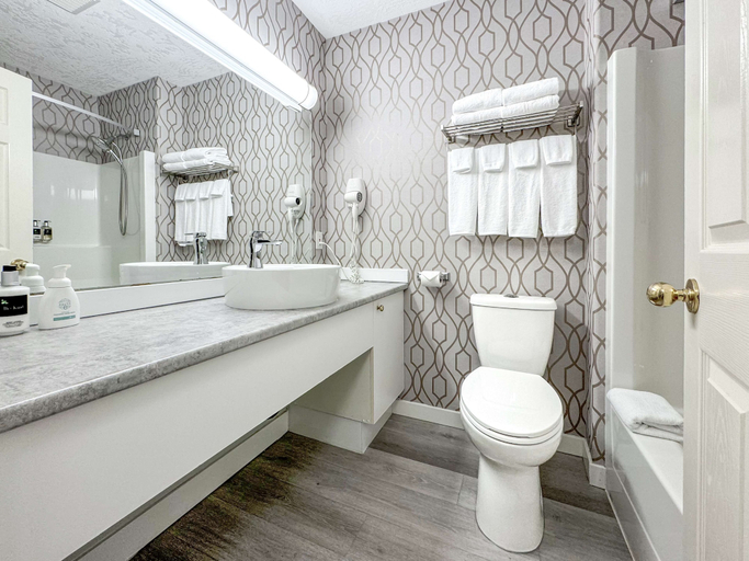 Bathroom 4, Coast Parksville Hotel, Nanaimo