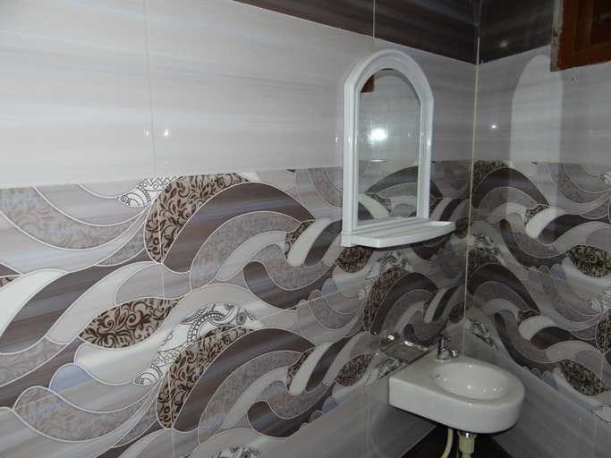 Bathroom 2, Hotel Nanda Tower, Hanumangarh