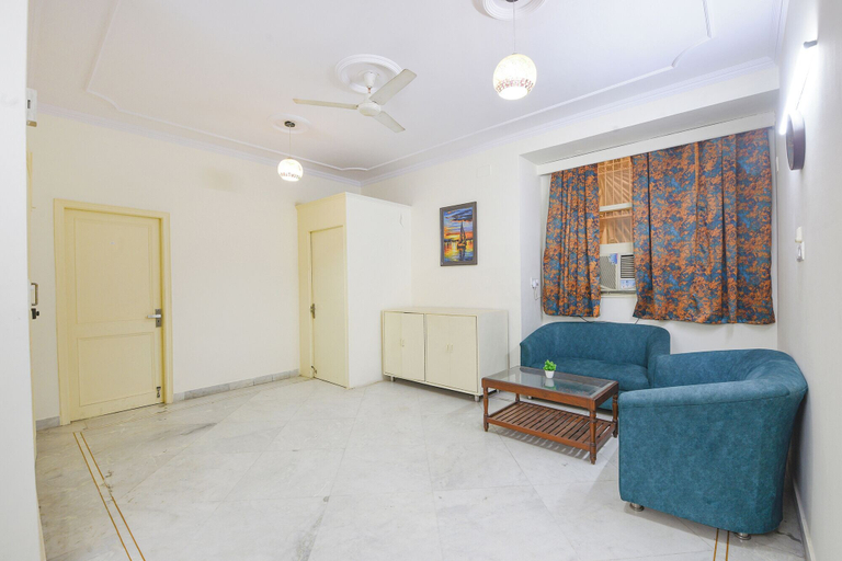 Room 4, Via Golden Gate Stayz, Gurgaon
