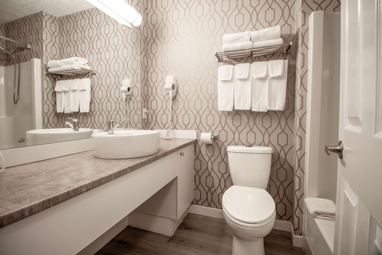 Bathroom 4, Coast Parksville Hotel, Nanaimo