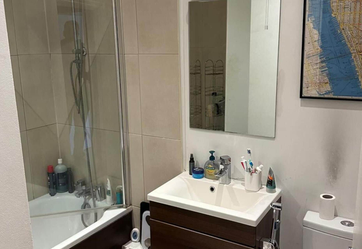 Bathroom, Hackney Road Studio Near Shoreditch Markets, London