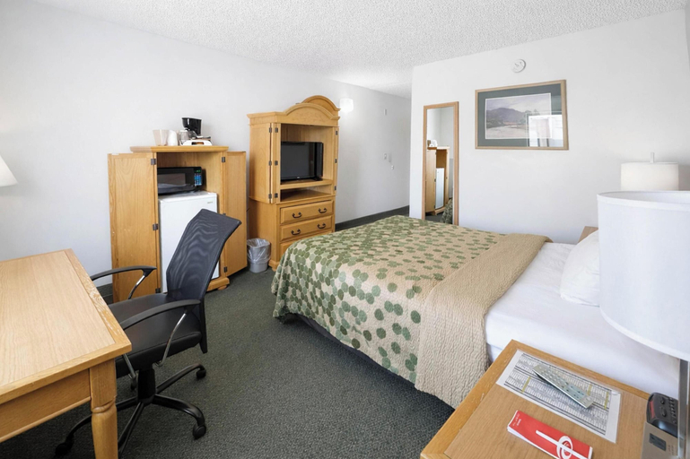 Room 2, Studio 6 Suites – Rawlins, WY, Carbon