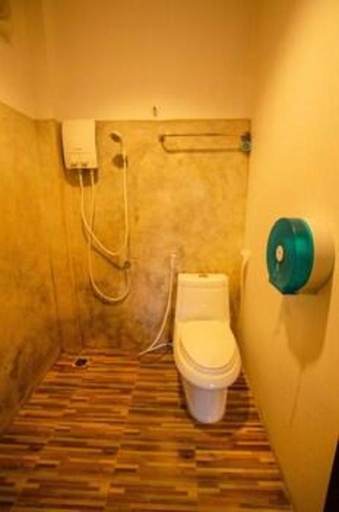 Bathroom 4, The Rest Hotel, Pattaya