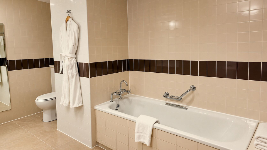 Bathroom 5, Raheen Woods Hotel