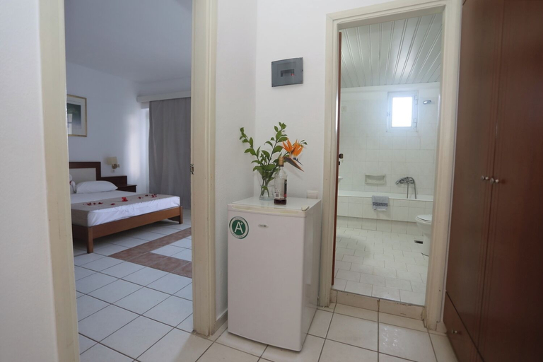 Bathroom 5, Maravel Star Art Hotel, Crete