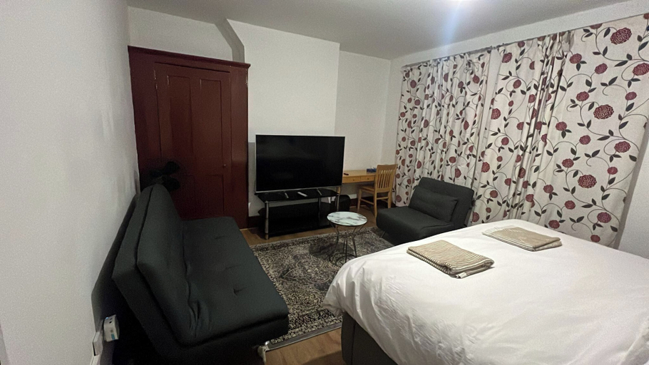 Room 4, House - Sleeps 10 - Honor Oak Park Station 2 Mins Walk, London