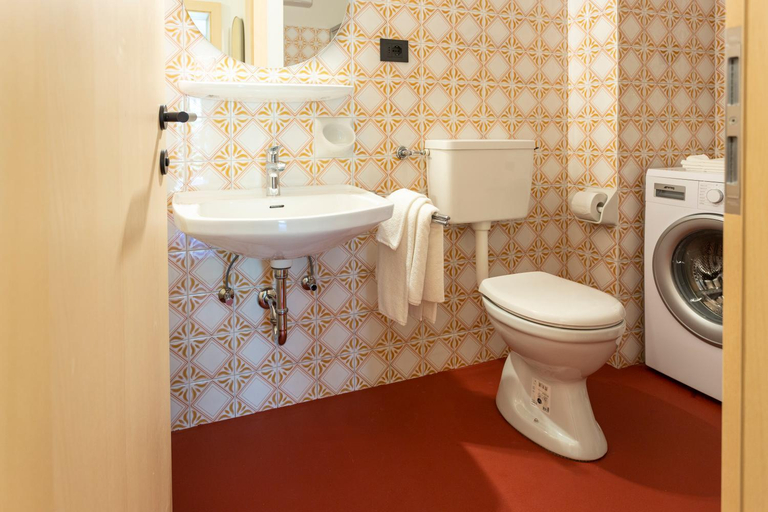 Bathroom 2, MiraOdle Apartments, Bolzano