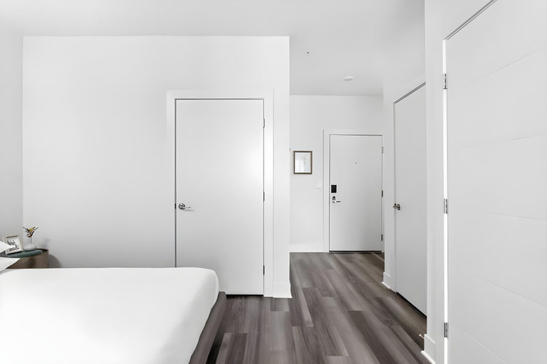 Bedroom 2, Mid-Century Modern Studio CozySuites Downtown, Marion