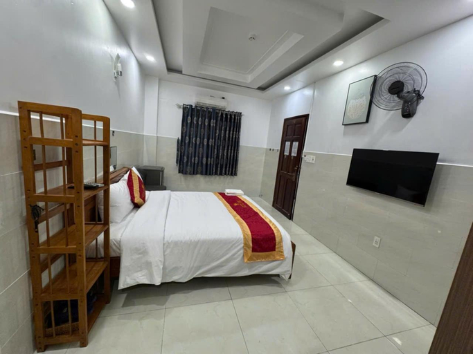 Facilities 5, Hotel Bros, District 6