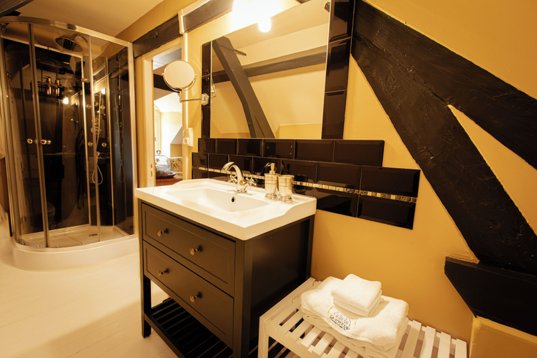 Bathroom 5, Chambres d hotes la Joyeuse, Cher