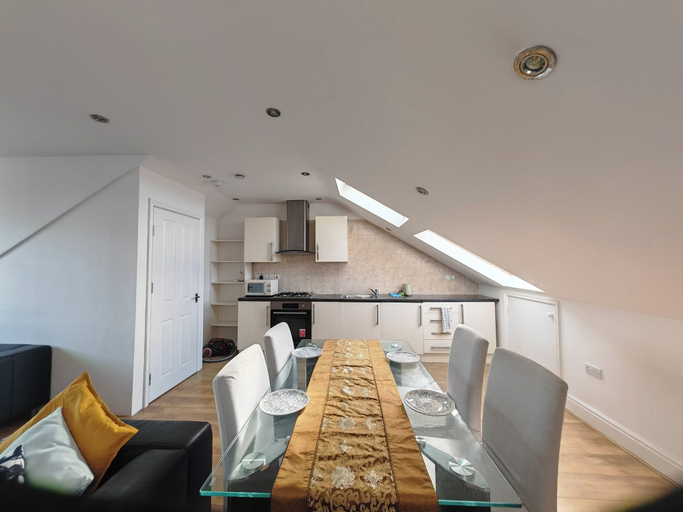 Private kitchen 4, Spacious Apartment Sleeps 7 Near Central London, London