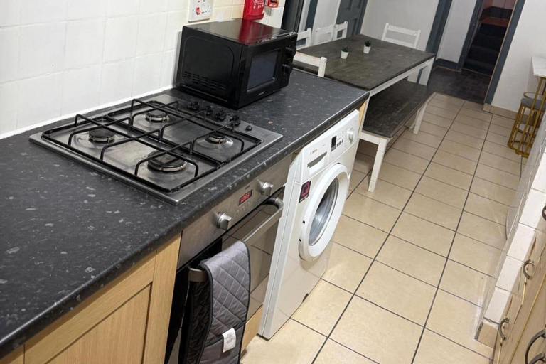 Private kitchen 5, Cozy London House Retreat, London