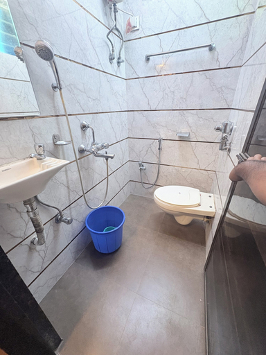 Bathroom 3, Hotel Broadway, Mumbai City