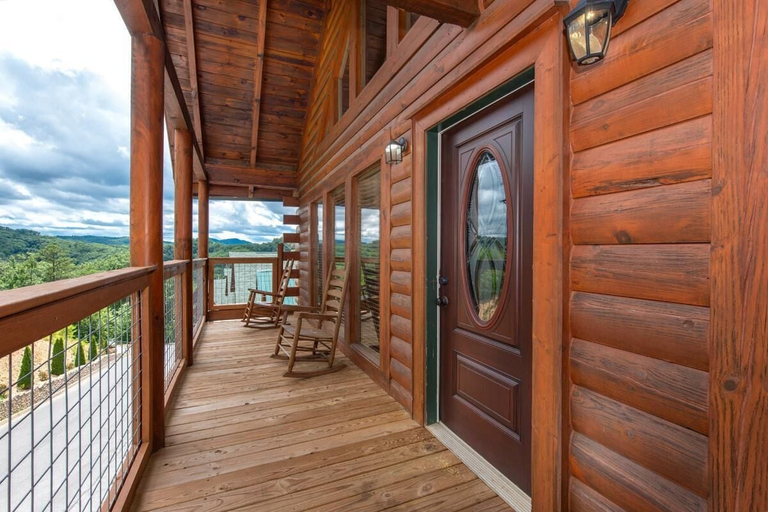 Terrace/patio 2, Splash Mountain, Sevier