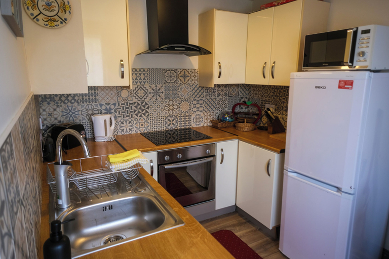 Private kitchen, Bridge's Cottage - Hot tub - Plunge Pool