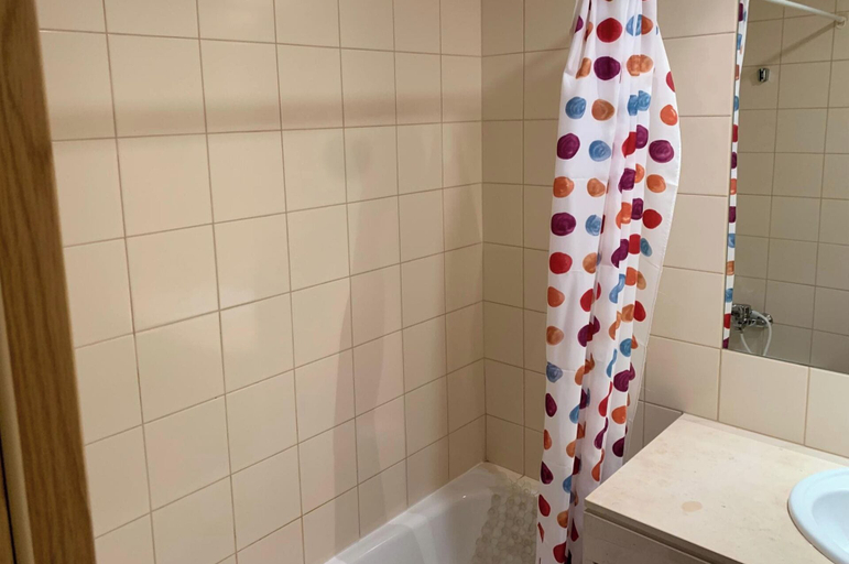 Bathroom, 1 Bed Apartment Sleeps 2 - Pool Access - Balcony, Portimão