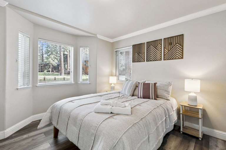 Room 3, 2543 Knox Avenue 3 Bedroom Cabin, El Dorado