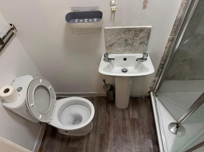 Bathroom, Coventry Road Apartments Flat 1, Southampton
