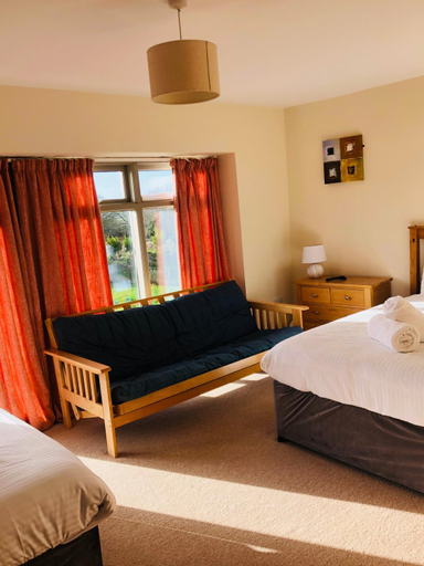Bedroom 2, Canons Court Mews, Gloucestershire