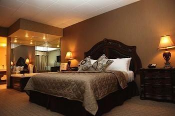 Others 5, Salvatores Grand Hotel, Erie
