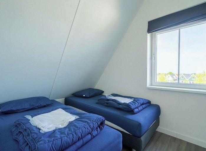 Room 5, Holiday Home in Uitdam With Terrace, Waterland