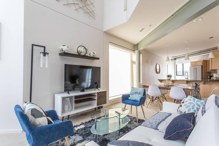 Others 3, Upscale 3BR Penthouse by CozySuites, Marion