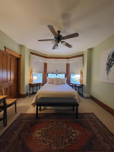 Bedroom 4, Bross Hotel B & B, Delta