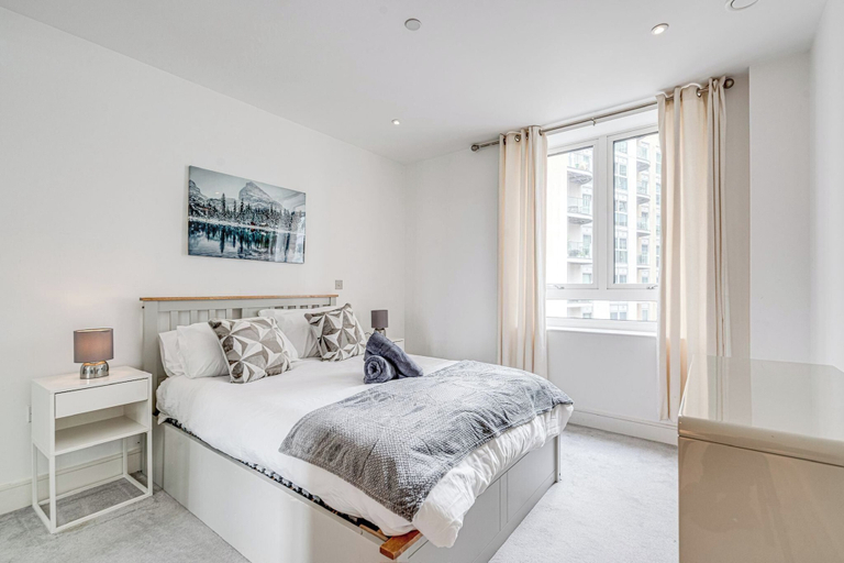 Room 4, Battersea 2-bed Apt, Sleeps 4 With Wifi, London