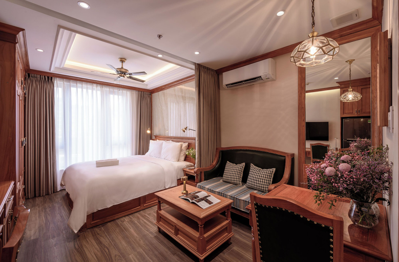 Room 5, Woody House Premier, District 3