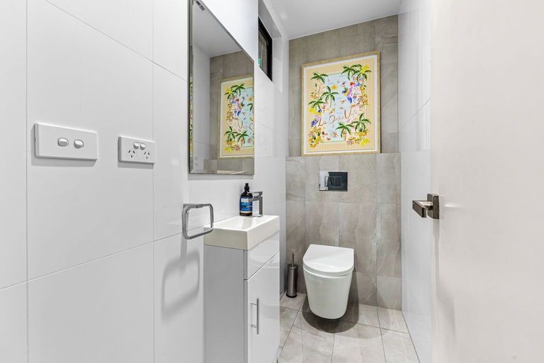 Bathroom 5, Hoffy's Place - one bedroom with AC, Sydney