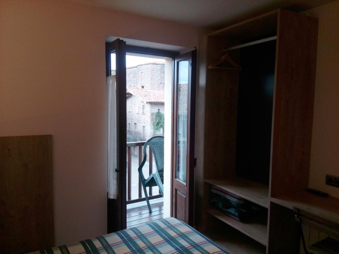 Others 5, CAN MENCIO - Placa Major, Girona