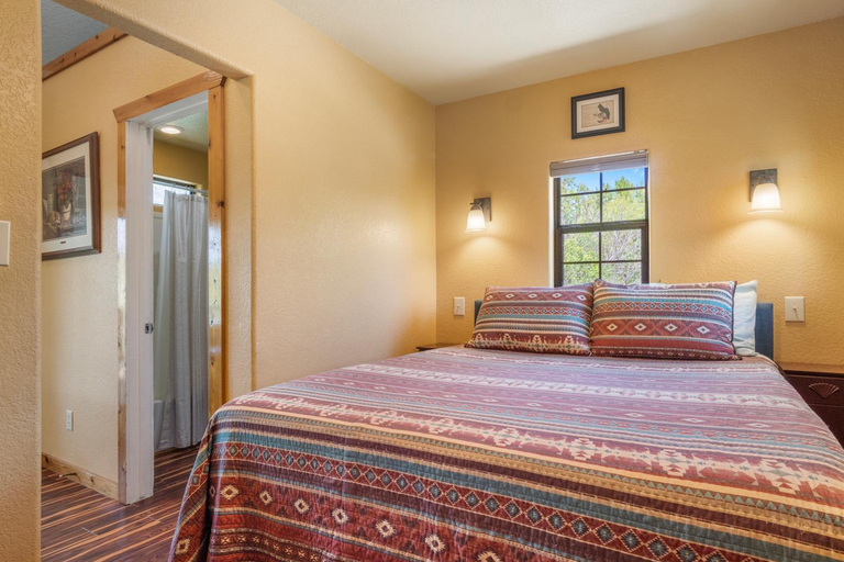 Bedroom 2, Bandera Stronghold - Crazy Horse Cabin, Bandera