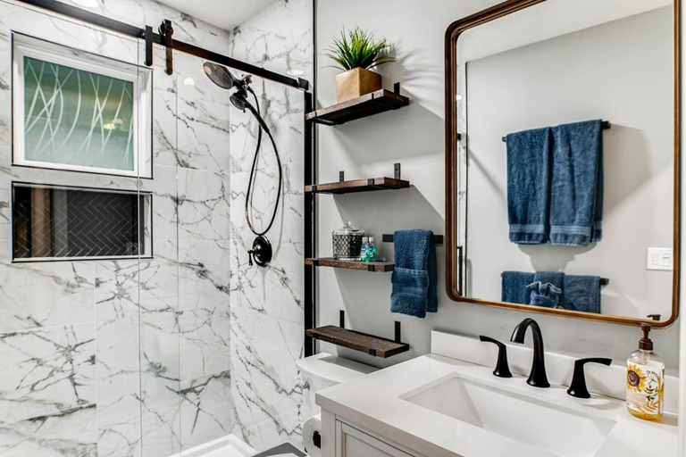 Bathroom 4, LUX Private Oasis 4 Bed2 Bath Hot Tub 3 Patios Beltline Piedmont Park, Atlanta