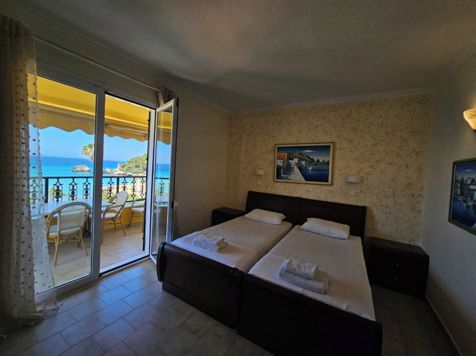 Room 5, Glyfada Seaside Apartment with Stunning Views, Ionian Islands