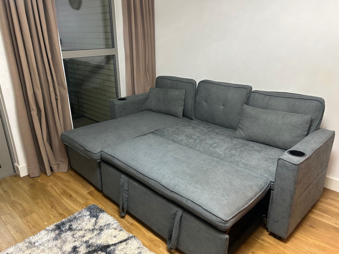 Living area 5, Central 1-bed Apt for 4 Near Transport & Shops, London