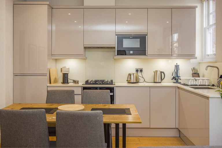 Others 4, Fitzrovia 1BR Retreat Near Soho Tube, London