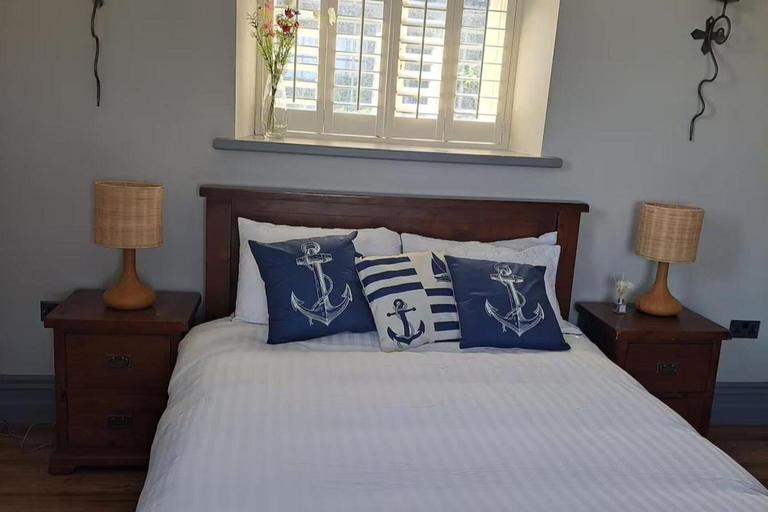Room 4, Cozy School House Retreat in Foynes