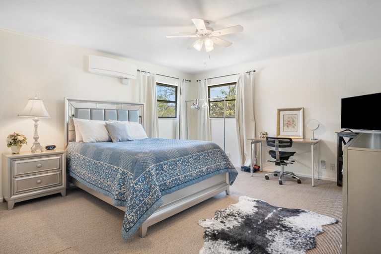 Bedroom 2, Indian Springs Lakehouse, Bandera