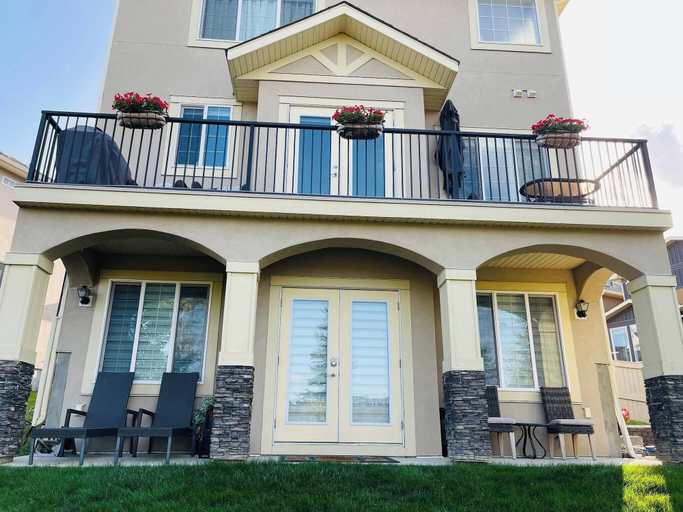 Exterior 2, Two Brbasement Suite, Division No. 6