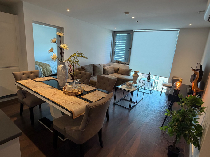 Room 5, Cosy Colliers Wood Apartment With 2 Bedrooms, London