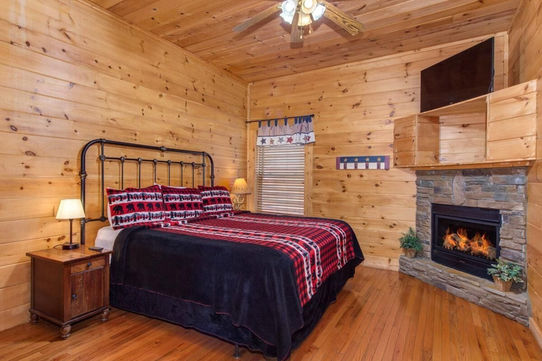Room 4, Splash Mountain, Sevier