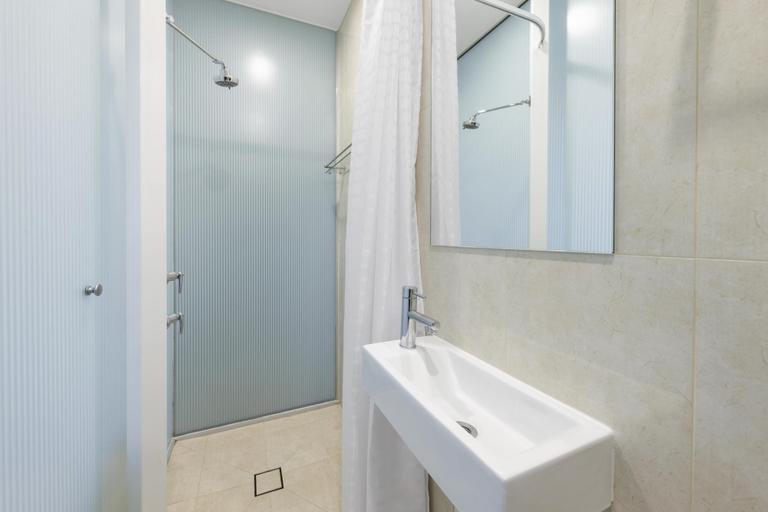 Bathroom 5, Oaks Melbourne on Collins Suites, Melbourne