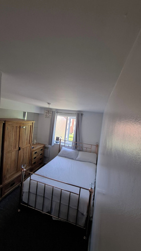 Room 2, 1 Bed Flat - Sleeps 2 - Parking - Wifi, London