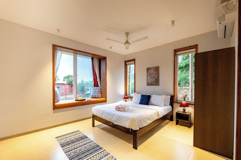 Room 5, CosmicStays Yutori, Pune