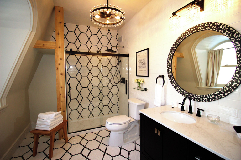 Bathroom 3, Garfield Inn, Huron
