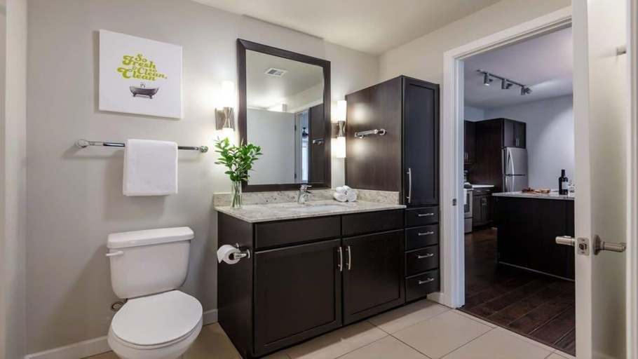 Bathroom, CozySuites - Remi, Dallas