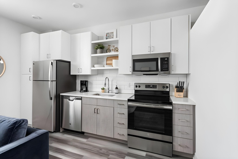 Others 5, Modern CozySuites Studio Apartment, Marion