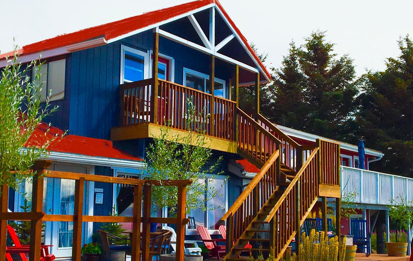 Exterior & Views