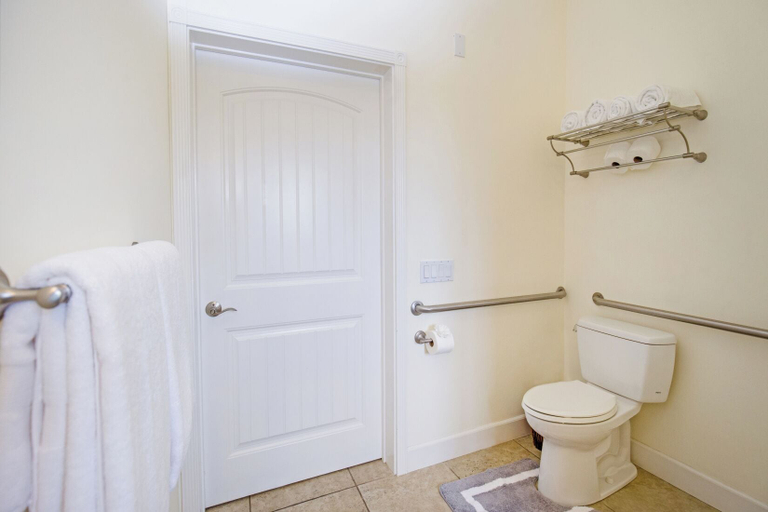 Bathroom 4, Spyglass inn, Humboldt