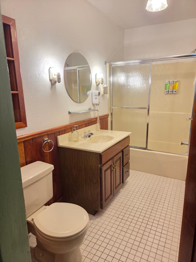 Bathroom 3, The Cortina Inn, Westmoreland